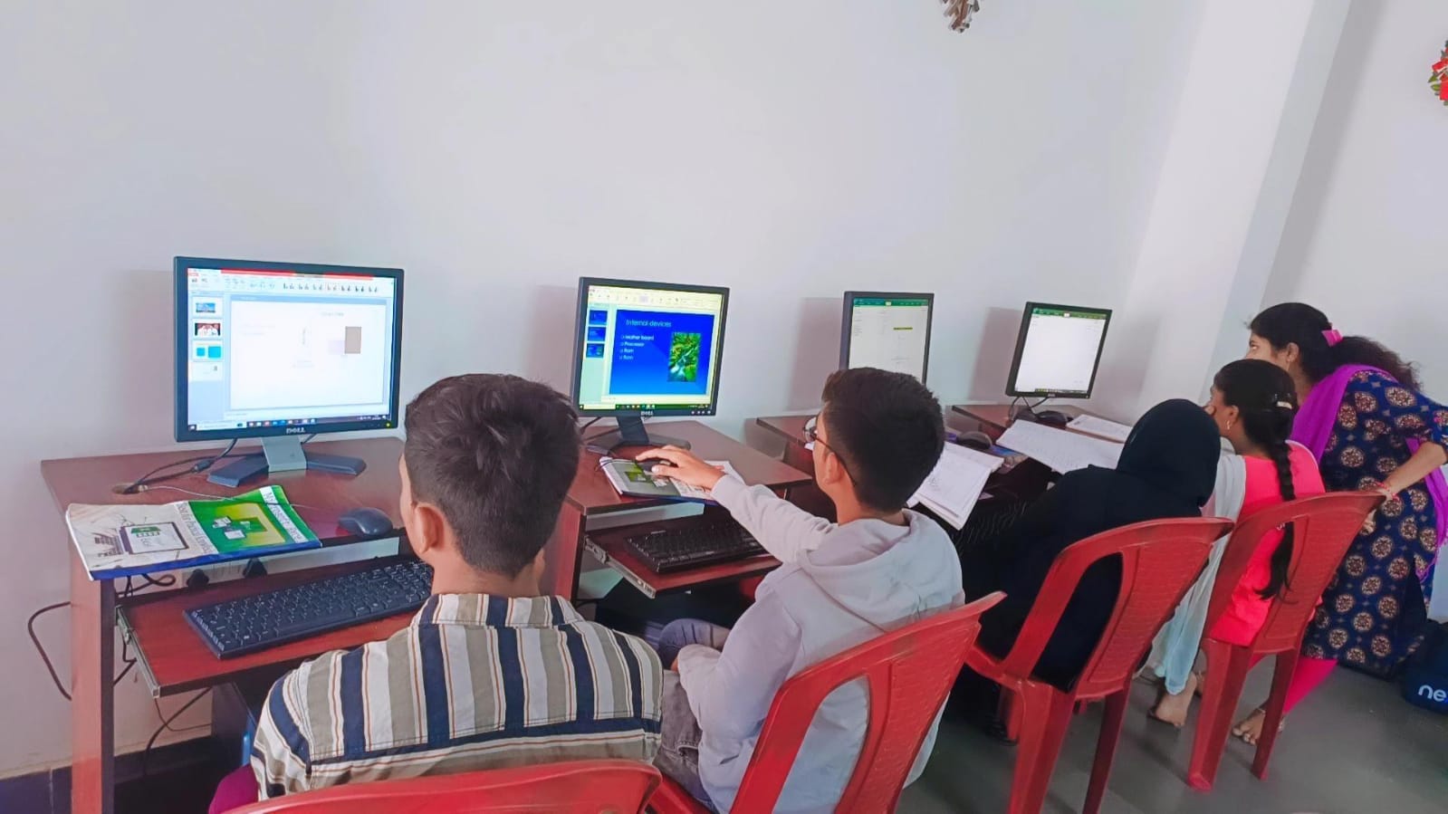 PRACTICA SESSIONS WITH TRAINEES